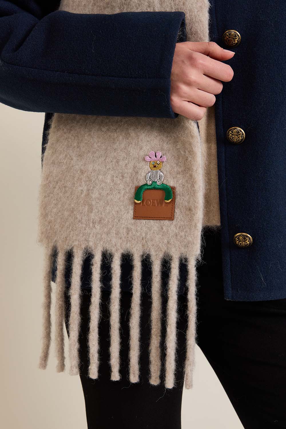 תמונת כל הלוק של צעיף צמר